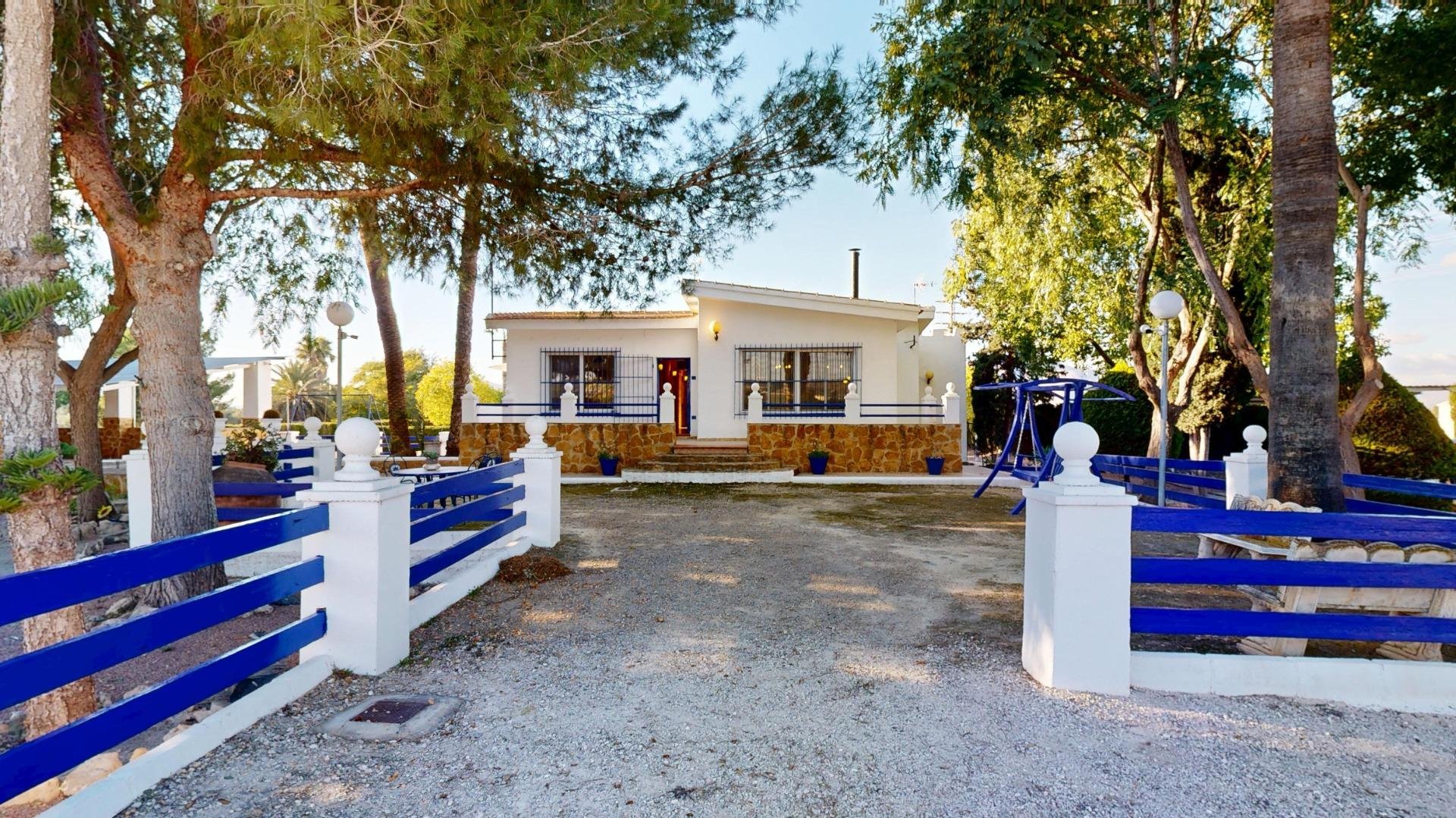 Villa a Orihuela, Alicante, Spagna 4 camere da letto, 277 mq. N° 155643