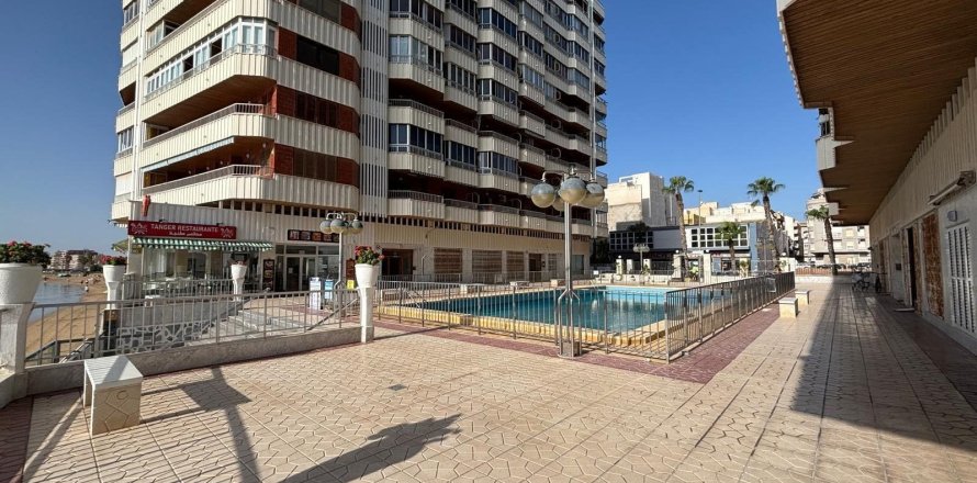 Apartment in Torrevieja, Alicante, Spain 3 bedrooms, 76 sq.m. No. 155644