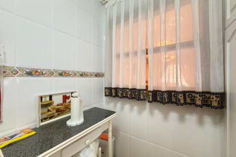 Apartment for sale in Torrevieja, Alicante, Spain 3 bedrooms, 79 sq.m. No. 183118 - photo 22