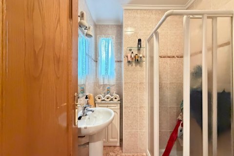 Apartment for sale in Torrevieja, Alicante, Spain 3 bedrooms, 79 sq.m. No. 183118 - photo 12