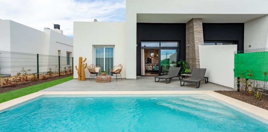 Dzīvoklis Algorfa, Alicante, Spānijā 3 istabas, 108 m2 Nr. 136553