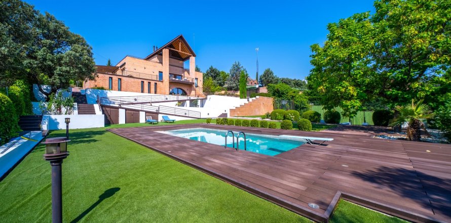 Wohnung in Las Rozas de Madrid, Madrid, Spanien 8 Schlafzimmer, 816 m2 Nr. 182077