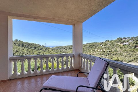 Dzīvoklis Canyelles, Barcelona, Spānijā 3 istabas, 146 m2 Nr. 172123