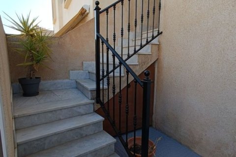 Radhus till salu i Roquetas de Mar, Almeria, Spanien 2 sovrum, 120 kvm. Nr. 172126 - foto 3