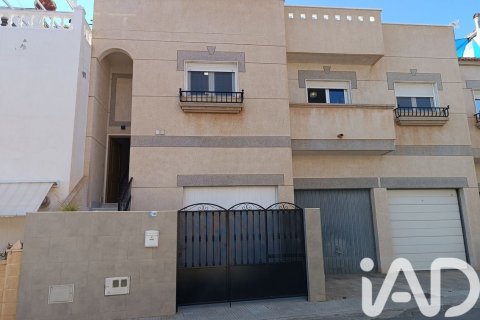 Radhus till salu i Roquetas de Mar, Almeria, Spanien 2 sovrum, 120 kvm. Nr. 172126 - foto 2