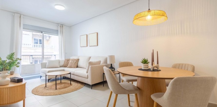 Apartment à Torrevieja, Alicante, Espagne 3 chambres, 92 m2 No. 147649
