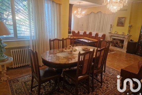 Продажа дома в Вильядангос-дель-Парамо, Леон, Испания 4 спальни, 265м2 №153213 - фото 19