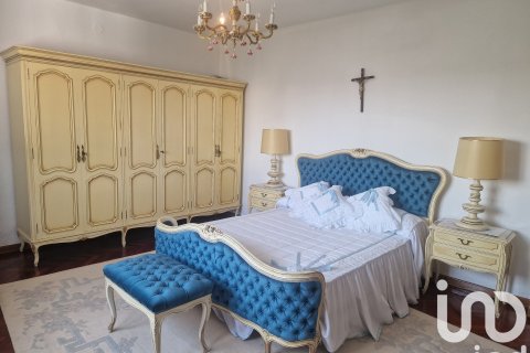 Продажа дома в Вильядангос-дель-Парамо, Леон, Испания 4 спальни, 265м2 №153213 - фото 3