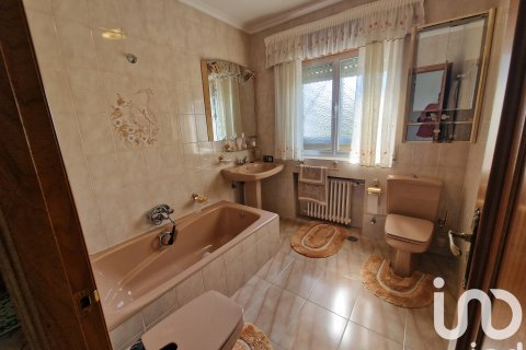 Продажа дома в Вильядангос-дель-Парамо, Леон, Испания 4 спальни, 265м2 №153213 - фото 13