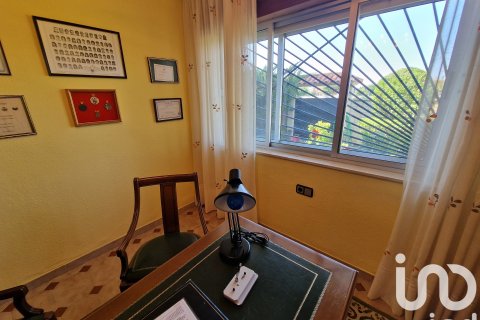 Продажа дома в Вильядангос-дель-Парамо, Леон, Испания 4 спальни, 265м2 №153213 - фото 18