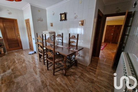 Продажа дома в Вильядангос-дель-Парамо, Леон, Испания 4 спальни, 265м2 №153213 - фото 25