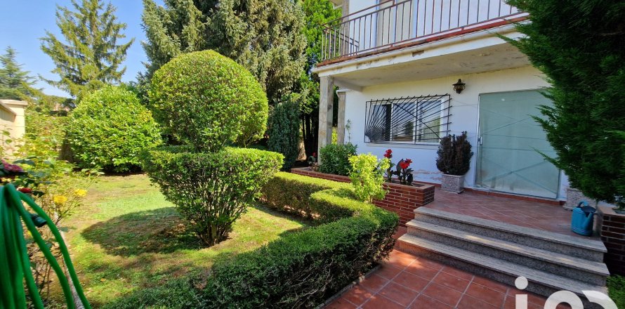 Дом в Вильядангос-дель-Парамо, Леон, Испания 4 спальни, 265м2 №153213