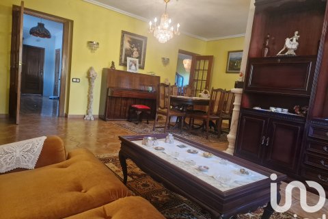 Продажа дома в Вильядангос-дель-Парамо, Леон, Испания 4 спальни, 265м2 №153213 - фото 26