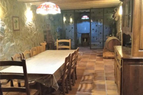 Dom w Mora d'Ebre, Tarragona, Hiszpania 5 sypialni, 375 mkw. nr 153219 – zdjęcie 10