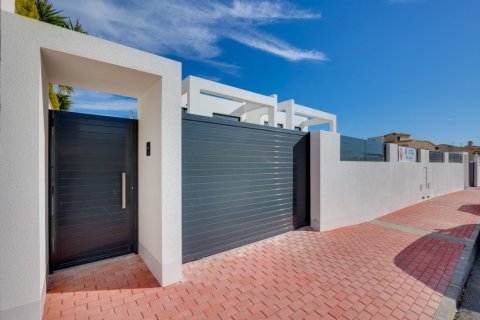 Willa w Torrevieja, Alicante, Hiszpania 4 sypialnie, 238 mkw. nr 136240 – zdjęcie 20
