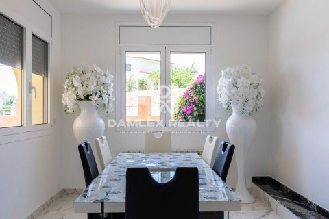 Dom w Lloret de Mar, Girona, Hiszpania 4 sypialnie, 320 mkw. nr 176991 – zdjęcie 8