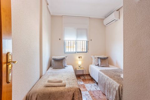 Townhouse for sale in Alicante, Spain 2 bedrooms, 75 sq.m. No. 196808 - photo 14