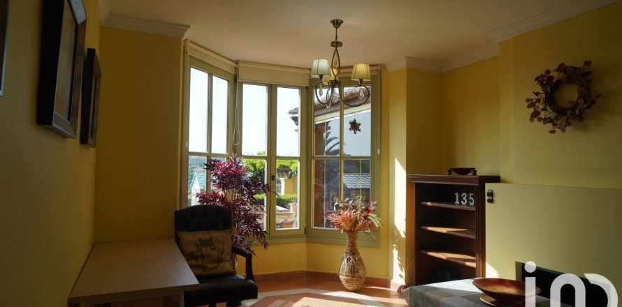 Townhouse in San Roque, Cadiz, Spain 3 bedrooms, 205 sq.m. No. 153332