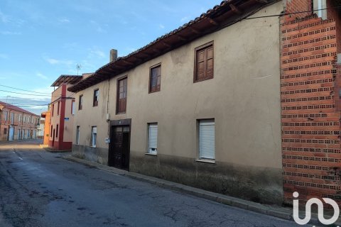 Сasa en venta en León, España 6 dormitorios, 594 m2 No. 186086 - foto 3