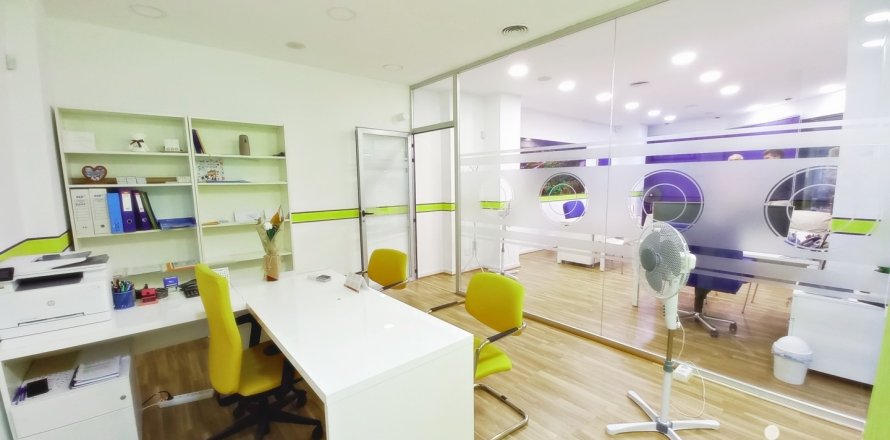 Proprietà commerciale a Alicante, Spagna 2 camere da letto, 95 mq. N° 186082