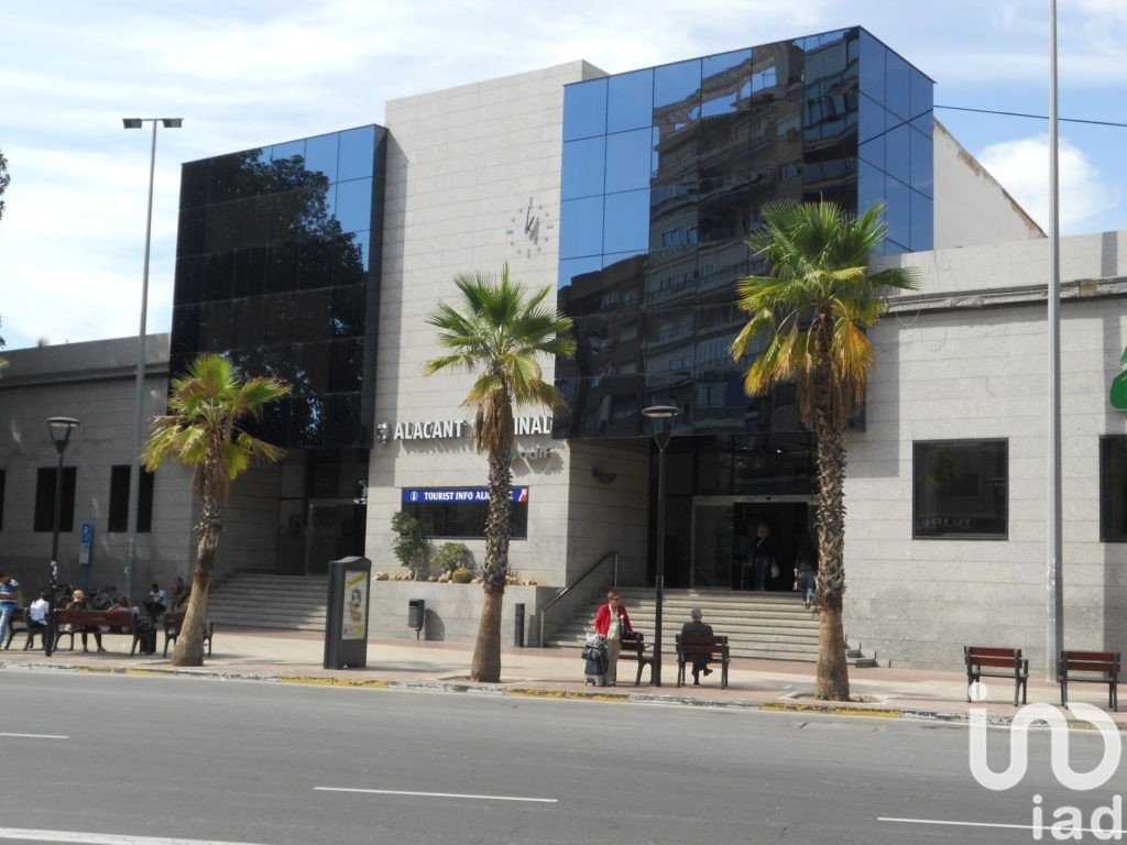 Proprietà commerciale a Alicante, Spagna 2 camere da letto, 95 mq. N° 186082