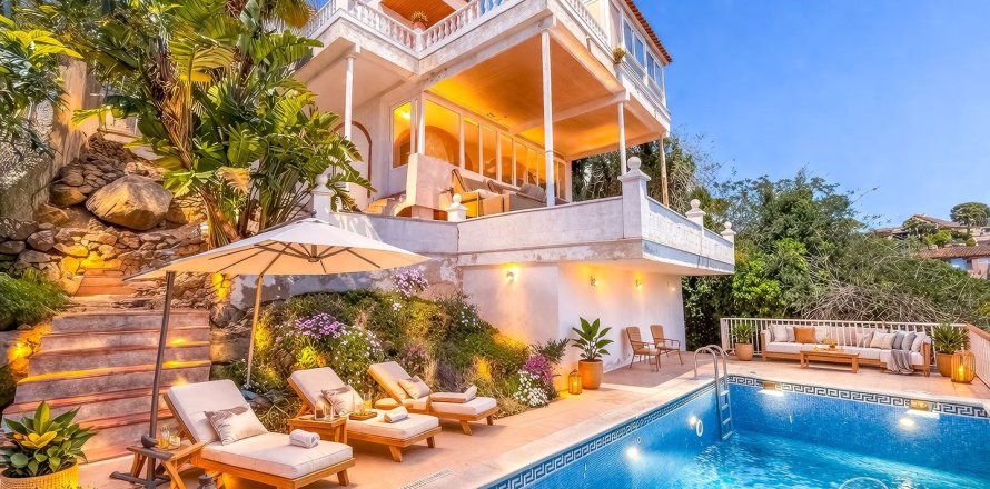 Villa à Lloret de Mar, Girona, Espagne 4 chambres, 238 m2 No. 168696