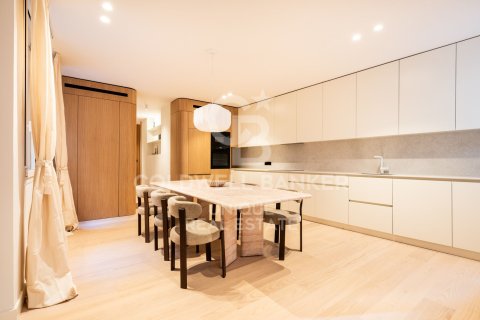 Apartamento en venta en Madrid, España 3 dormitorios, 139 m2 No. 157584 - foto 5