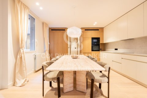 Apartamento en venta en Madrid, España 3 dormitorios, 139 m2 No. 157584 - foto 6