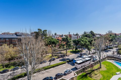 Duplex for sale Madrid, Spain 3 bedrooms, 235 sq.m. No. 117650 - photo 25