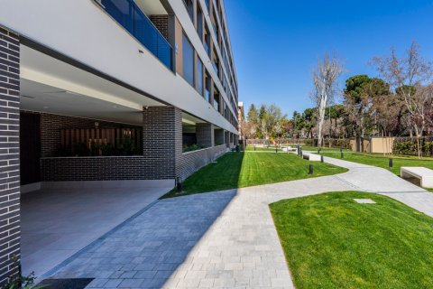 Duplex for sale Madrid, Spain 3 bedrooms, 235 sq.m. No. 117650 - photo 30