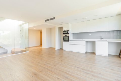 Duplex for sale Madrid, Spain 3 bedrooms, 235 sq.m. No. 117650 - photo 2