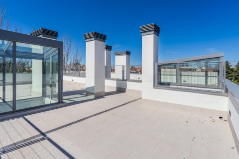 Duplex for sale Madrid, Spain 3 bedrooms, 235 sq.m. No. 117650 - photo 21