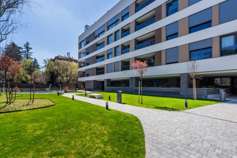 Duplex for sale Madrid, Spain 3 bedrooms, 235 sq.m. No. 117650 - photo 28