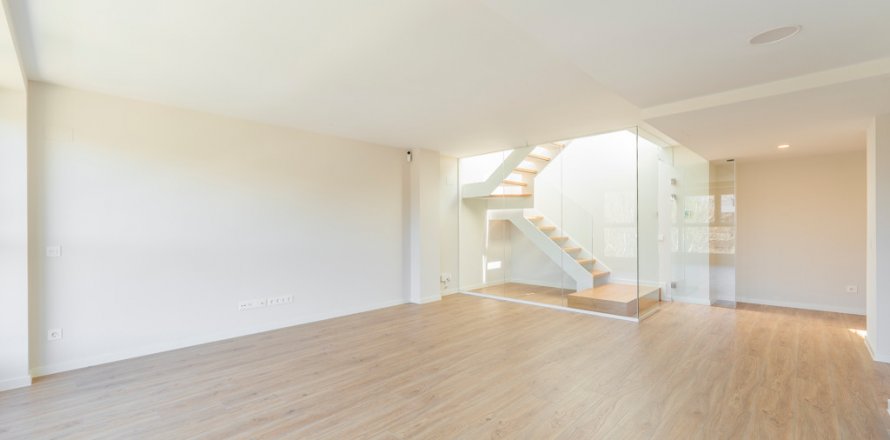 Duplex Madrid, Spain 3 bedrooms, 235 sq.m. No. 117650