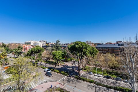 Duplex for sale Madrid, Spain 3 bedrooms, 235 sq.m. No. 117650 - photo 26