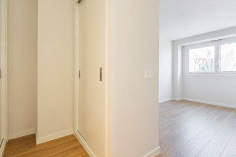 Duplex for sale Madrid, Spain 3 bedrooms, 235 sq.m. No. 117650 - photo 8
