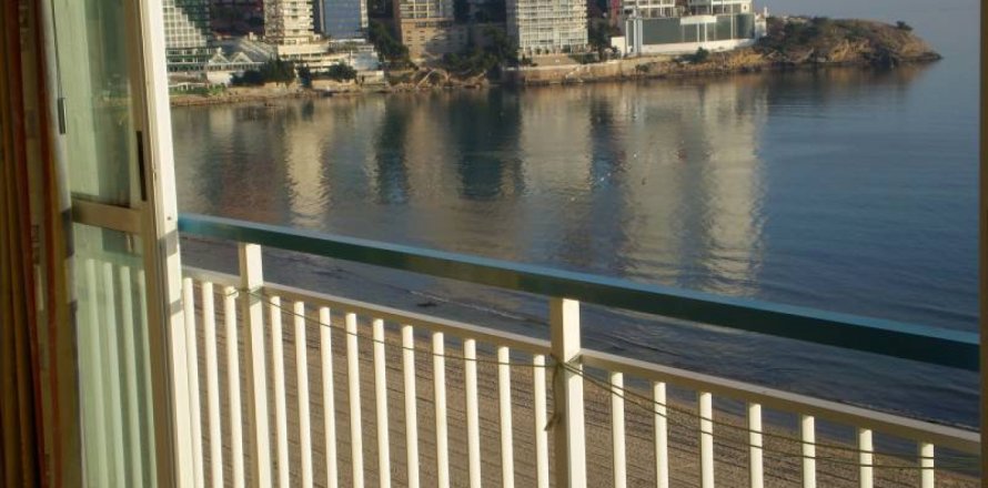 Apartamento en Benidorm, Alicante, España 2 dormitorios, 135 m2 No. 196698