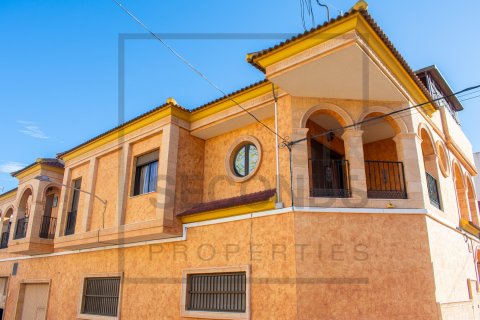 Villa in vendita Guardamar del Segura, Alicante, Spagna 4 camere da letto, 650 mq. N° 118810 - foto 1