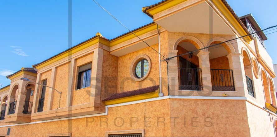 Villa Guardamar del Segura, Alicante, Spagna 4 camere da letto, 650 mq. N° 118810