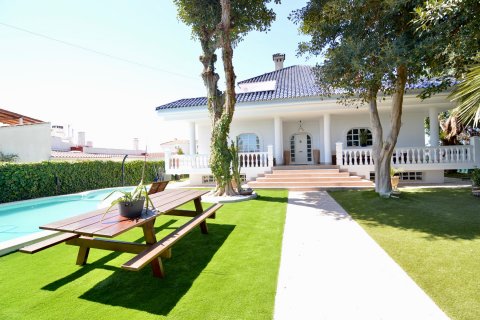 Продажа виллы в Торревьеха, Аликанте, Испания 4 спальни, 520м2 №118801 - фото 1