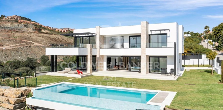 Villa i Benahavis, Malaga, Spanien 4 sovrum, 573 kvm. Nr. 158816