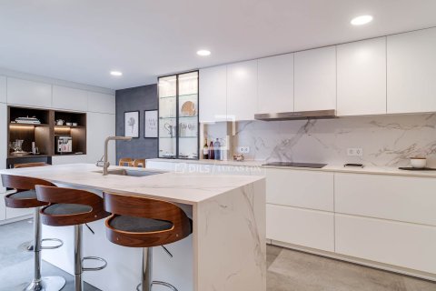 Villa for sale in Teia, Barcelona, Spain 4 bedrooms, 311 sq.m. No. 150257 - photo 11