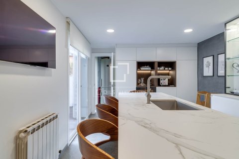 Villa for sale in Teia, Barcelona, Spain 4 bedrooms, 311 sq.m. No. 150257 - photo 12