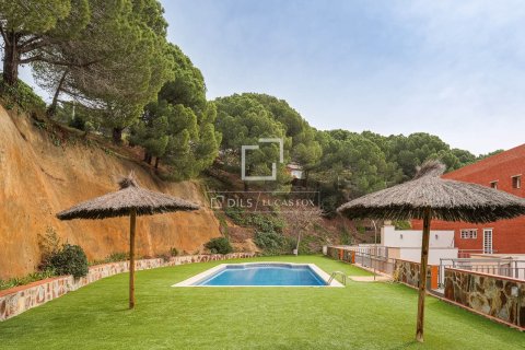 Villa for sale in Teia, Barcelona, Spain 4 bedrooms, 311 sq.m. No. 150257 - photo 3