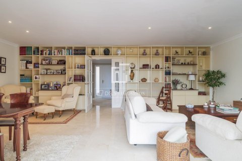 Villa for sale in Teia, Barcelona, Spain 4 bedrooms, 311 sq.m. No. 150257 - photo 10