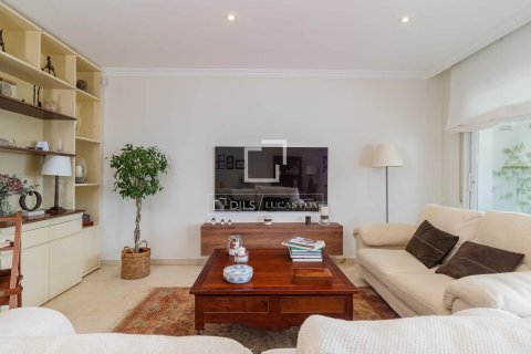 Villa for sale in Teia, Barcelona, Spain 4 bedrooms, 311 sq.m. No. 150257 - photo 4