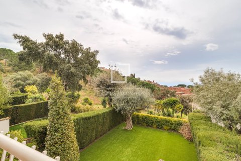 Villa for sale in Teia, Barcelona, Spain 4 bedrooms, 311 sq.m. No. 150257 - photo 30