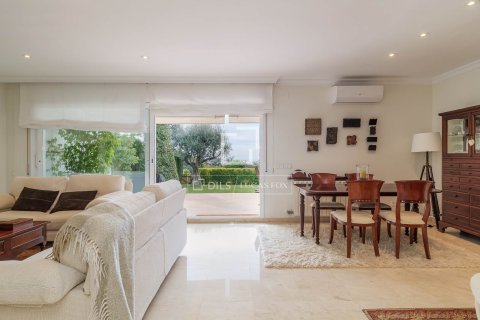 Villa for sale in Teia, Barcelona, Spain 4 bedrooms, 311 sq.m. No. 150257 - photo 8
