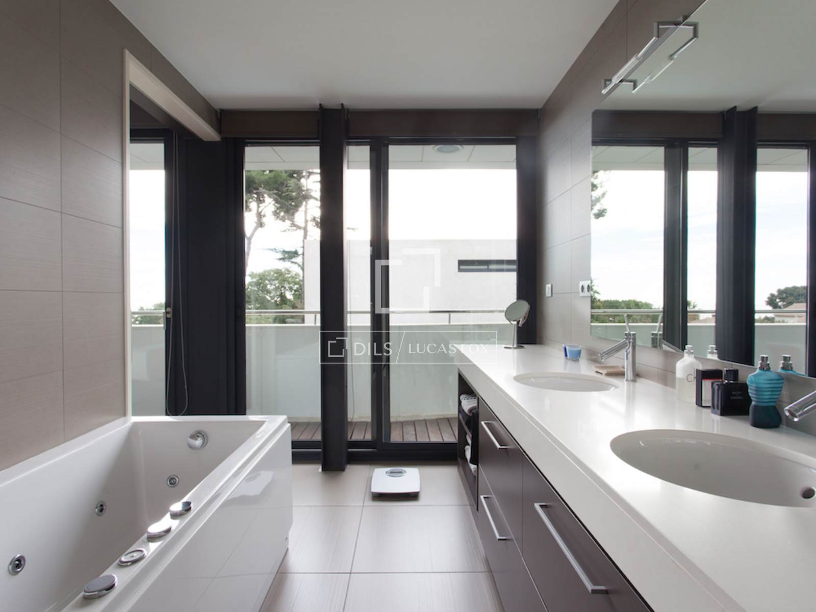Villa a Premia De Dalt, Barcelona, Spagna 4 camere da letto, 485 mq. N° 150253