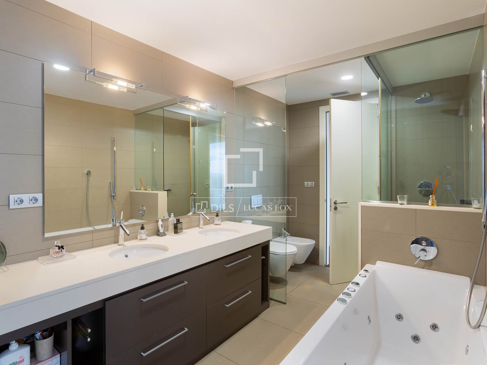 Villa a Premia De Dalt, Barcelona, Spagna 4 camere da letto, 485 mq. N° 150253